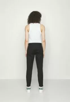 Redefined Rebel Ercan Smart PantsChinoBlack Uomo Pantaloni R0622E04S-Q11 7 Redefined Rebel Ercan Smart PantsChinoBlack Uomo Pantaloni R0622E04S-Q11 -Redefined Rebel Negozio 0bf7956585e6412b8aee682be507741d