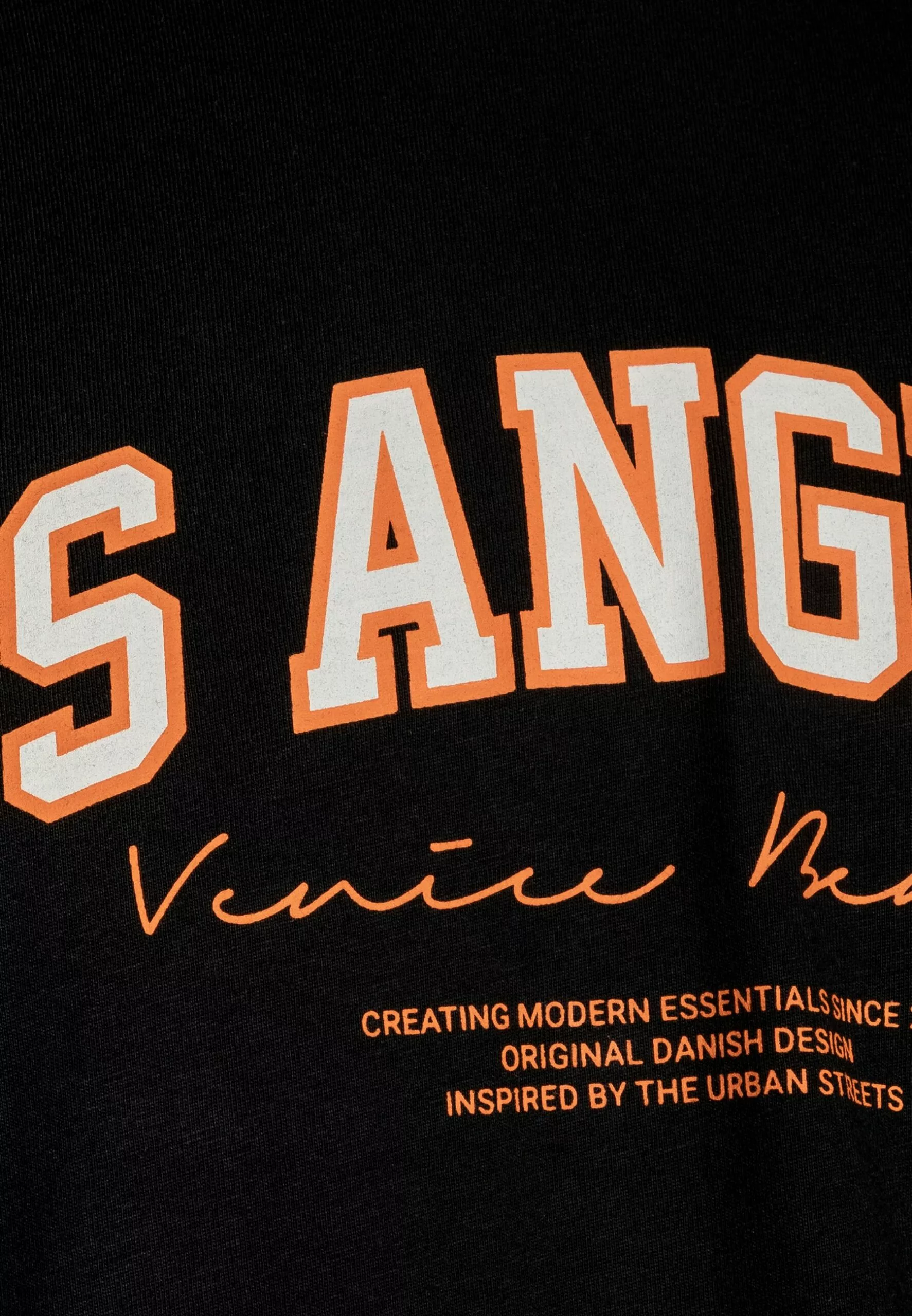 Redefined Rebel Rrsago TeeT-Shirt Con StampaBlack Uomo T-shirt E Polo R0622O04W-Q11 5 Redefined Rebel Rrsago TeeT-Shirt Con StampaBlack Uomo T-shirt E Polo R0622O04W-Q11 - immagine 5