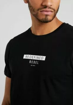 Redefined Rebel Rrguti TeeT-Shirt Con StampaBlack Uomo T-shirt E Polo R0622O029-Q11 -Redefined Rebel Negozio 2b4e7a24c0a0401180432203439d8ddb