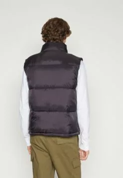 Redefined Rebel Charlie BodywarmerSmanicatoBlack Uomo Giacche R0622T04Z-Q11 -Redefined Rebel Negozio 30b7b109cd524d6b8f5920ecff6b66c4