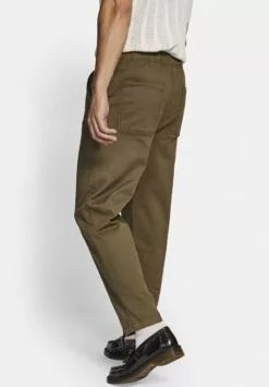 Redefined Rebel ArianChinoDark Olive Uomo Pantaloni R0622E04F-M11 -Redefined Rebel Negozio 35bdd9e11a024160969a502d5917cf7d