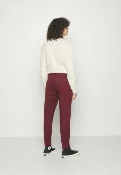 Redefined Rebel Ercan Smart PantsChinoBordeaux Uomo Pantaloni R0622E04S-G11 -Redefined Rebel Negozio 38d718bcfff0477f8437c6d508f896c4