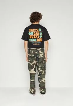 Redefined Rebel Julio PantsPantaloni CargoOlive Uomo Pantaloni R0622E057-N11 -Redefined Rebel Negozio 497166b779324fcfa97d9cc77f4f622d