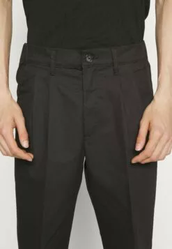 Redefined Rebel Rrkevin PantsChinoBlack Uomo Pantaloni R0622E051-Q11 -Redefined Rebel Negozio 5d5ad05fac4449bba62ea0c83878e378