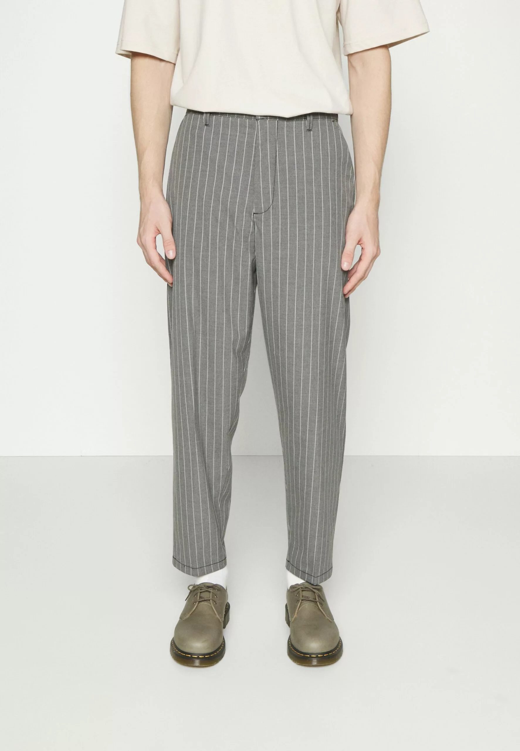 Redefined Rebel Travis PantsPantaloniGrey/White Uomo Pantaloni R0622E055-T13 1 Redefined Rebel Travis PantsPantaloniGrey/White Uomo Pantaloni R0622E055-T13
