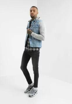 Prima pagina -Redefined Rebel Negozio 6c0287694c994ee0b8cc5e63d0b82e0b