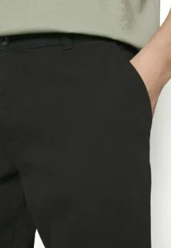 Redefined Rebel Rraugust PantsChinoBlack Uomo Pantaloni R0622E04T-Q11 -Redefined Rebel Negozio 6d8e012db81c4eb49f485851f9f2cb98