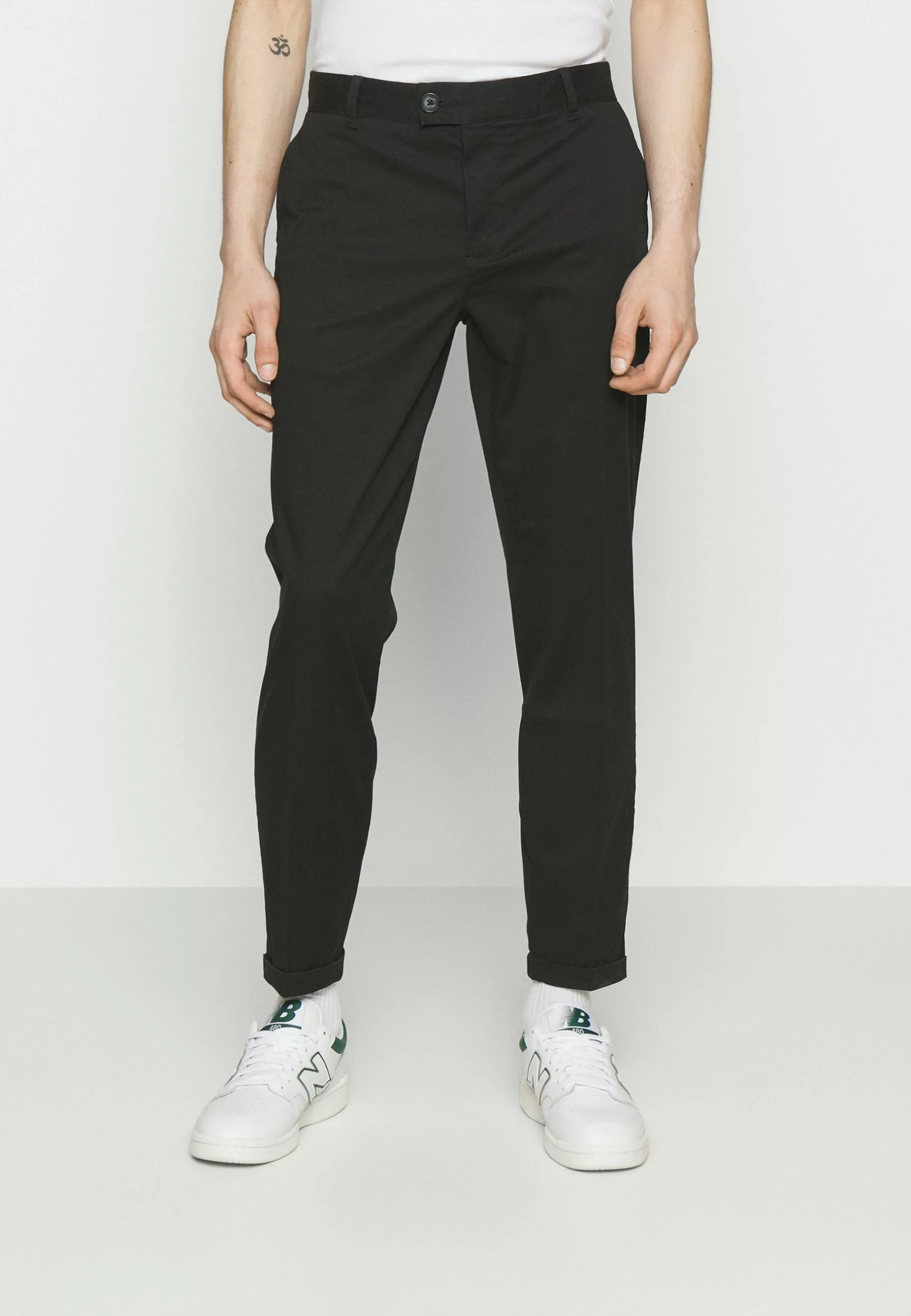 Redefined Rebel Ercan Smart PantsChinoBlack Uomo Pantaloni R0622E04S-Q11 1 Redefined Rebel Ercan Smart PantsChinoBlack Uomo Pantaloni R0622E04S-Q11
