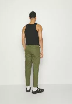 Redefined Rebel Rrkevin PantsChinoCypress Uomo Pantaloni R0622E051-M11 -Redefined Rebel Negozio 77d3ac41cb6a4e72ac1f50e8bfe6014c