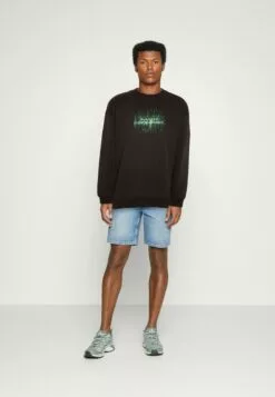 Prima pagina -Redefined Rebel Negozio 7d2c93a7ce8c4dc7b71598755a730857