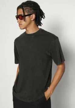 Redefined Rebel Tee UnisexT-Shirt BasicBlack Uomo T-shirt E Polo R0621003Q-Q11 -Redefined Rebel Negozio 85edcfc876ab49ce977a6a5ac6f5b682