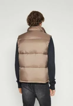 Redefined Rebel Charlie BodywarmerSmanicatoWalnut Uomo Giacche R0622T04Z-O11 -Redefined Rebel Negozio 8b4447d413674ab6bc36cd2afd69408f