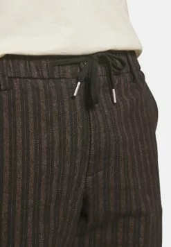 Redefined Rebel Rrromeo PantaloniBlack Dobby Uomo Pantaloni R0622E03Q-Q11 -Redefined Rebel Negozio 9504165a864b4e7b8993730a4714fb20