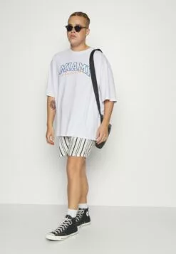 Redefined Rebel Sago TeeT-Shirt Con StampaWhite Uomo T-shirt E Polo R0622O04P-A11 9 Redefined Rebel Sago TeeT-Shirt Con StampaWhite Uomo T-shirt E Polo R0622O04P-A11 -Redefined Rebel Negozio 9a10eb6e0b4f4497a9a70d7a173995b6