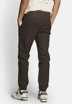 Redefined Rebel Rrromeo PantaloniBlack Dobby Uomo Pantaloni R0622E03Q-Q11 -Redefined Rebel Negozio aa0482afcf394c10af2fc05cb978a9bb