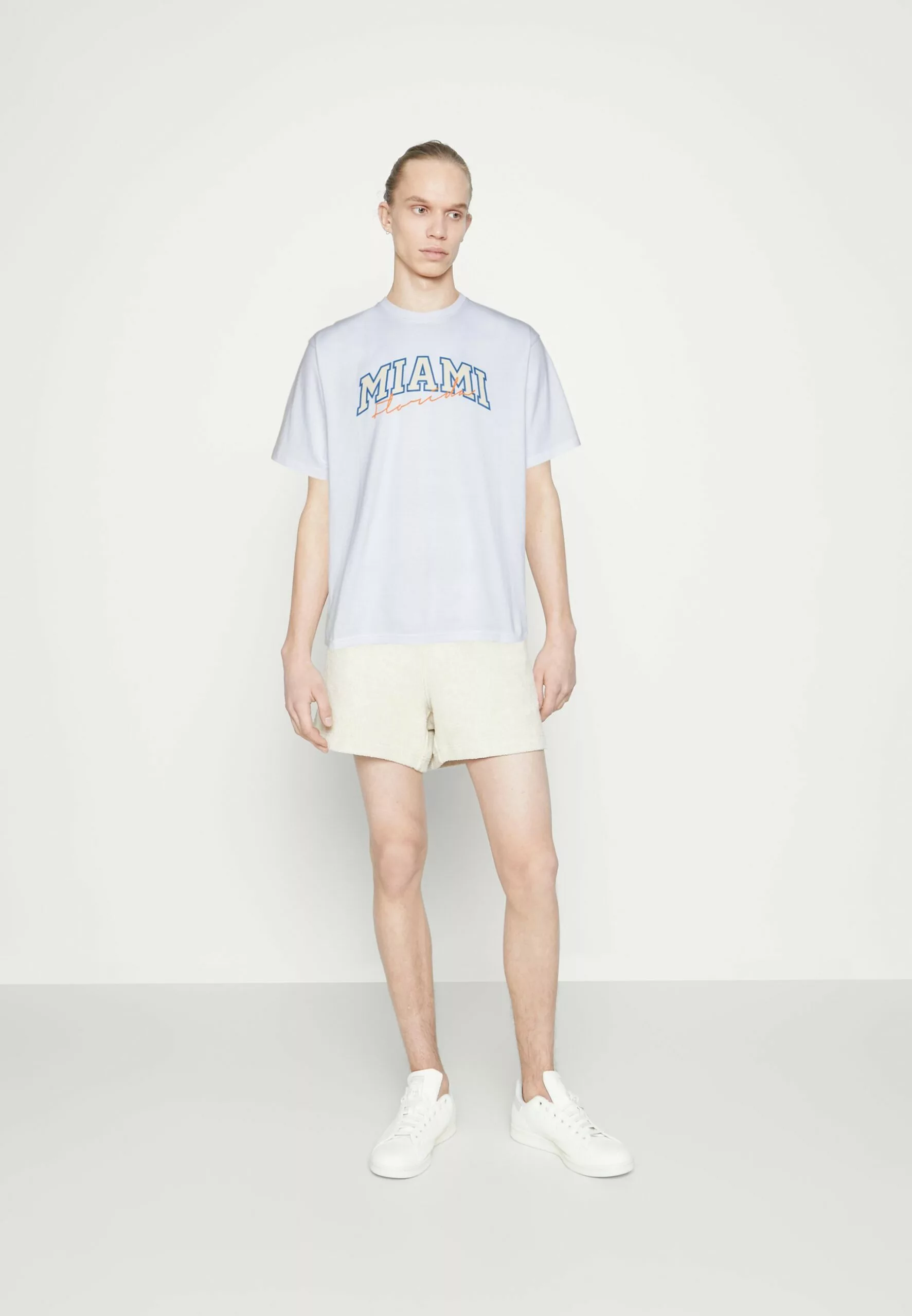 Redefined Rebel Rrsago TeeT-Shirt Con StampaWhite Uomo T-shirt E Polo R0622O04W-A11 2 Redefined Rebel Rrsago TeeT-Shirt Con StampaWhite Uomo T-shirt E Polo R0622O04W-A11 - immagine 2