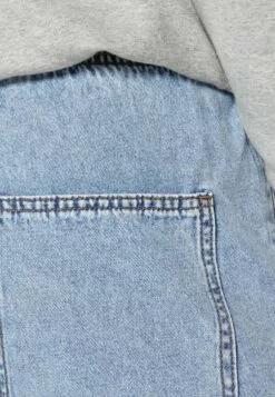 Redefined Rebel Blake UnisexJeans BaggyLight Blue Uomo Jeans R0621006V-K11 -Redefined Rebel Negozio c4324e20140d48f795dc7acfd0f630bc