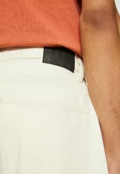 Redefined Rebel TokyoJeans BaggyOff White Uomo Jeans R0622G07E-A11 11 Redefined Rebel TokyoJeans BaggyOff White Uomo Jeans R0622G07E-A11 -Redefined Rebel Negozio d043c543da634a498c98e0d1f6510eb5