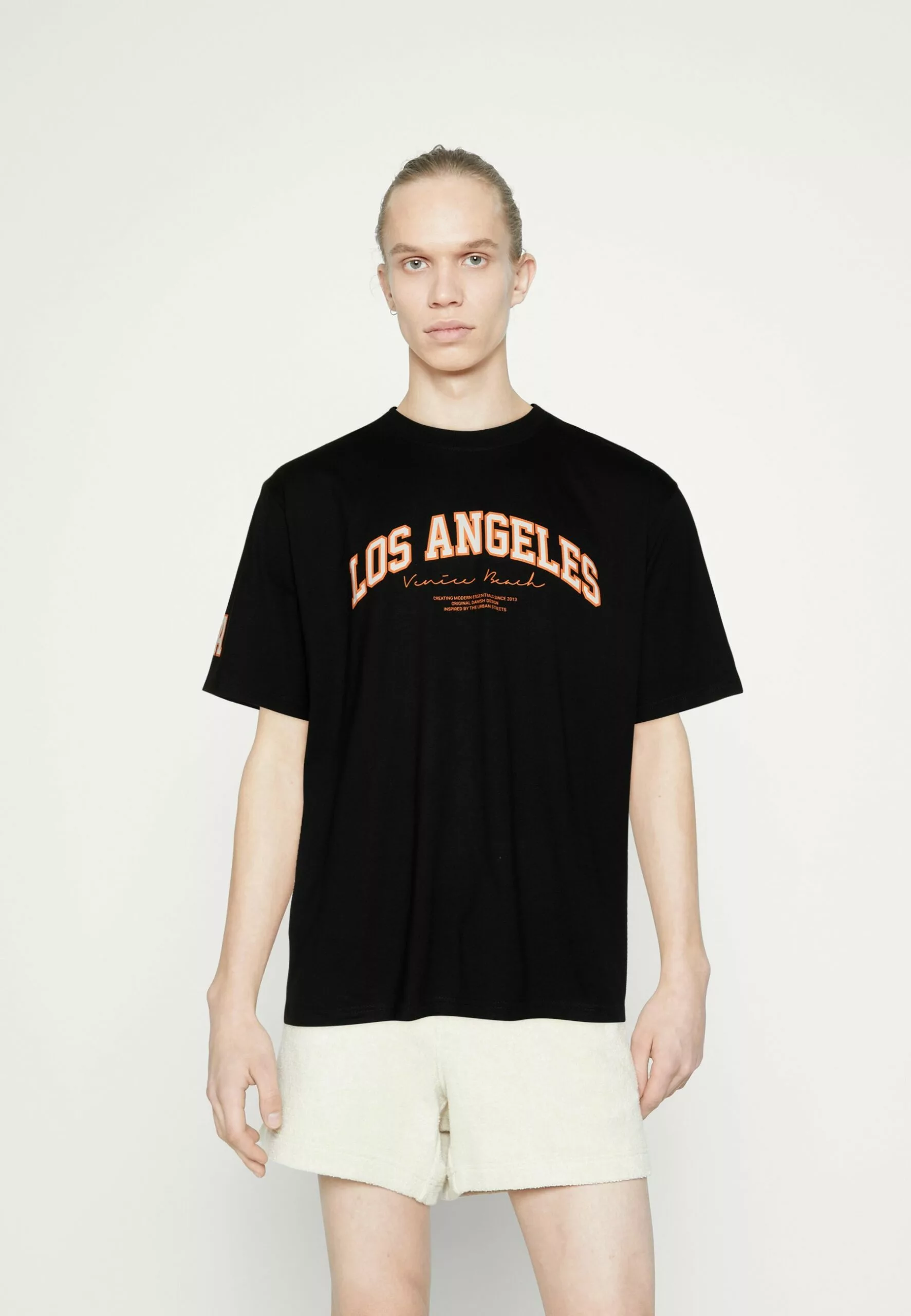 Redefined Rebel Rrsago TeeT-Shirt Con StampaBlack Uomo T-shirt E Polo R0622O04W-Q11 1 Redefined Rebel Rrsago TeeT-Shirt Con StampaBlack Uomo T-shirt E Polo R0622O04W-Q11