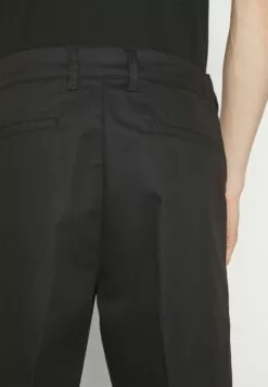 Redefined Rebel Rrkevin PantsChinoBlack Uomo Pantaloni R0622E051-Q11 -Redefined Rebel Negozio d5cf2f1ca20742dea1a3497f14febc9e