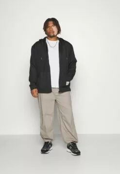 Prima pagina -Redefined Rebel Negozio dbdcf3e1c3f349dd8268b7535c702985