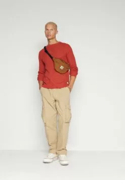 Prima pagina -Redefined Rebel Negozio dde7f9307212461e87e65c651473e229