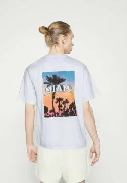 Redefined Rebel Rrsago TeeT-Shirt Con StampaWhite Uomo T-shirt E Polo R0622O04W-A11 8 Redefined Rebel Rrsago TeeT-Shirt Con StampaWhite Uomo T-shirt E Polo R0622O04W-A11 -Redefined Rebel Negozio f4631c193b9d486594c9cd0513ee6ff3