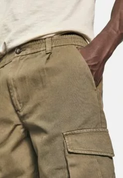 Redefined Rebel Gibson PantsPantaloni CargoDark Olive Uomo Pantaloni R0622E02H-N11 -Redefined Rebel Negozio fc8d74840ddc4113acac7653fa4c75d1
