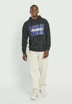 Prima pagina -Redefined Rebel Negozio fd1f5c3b13b946e1983da3129e3123d9